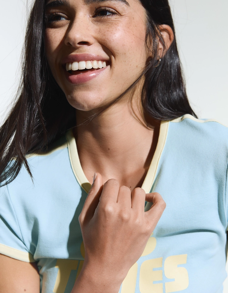 Футболка с контрастным принтом