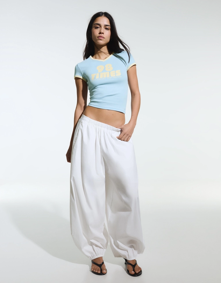 Футболка с контрастным принтом