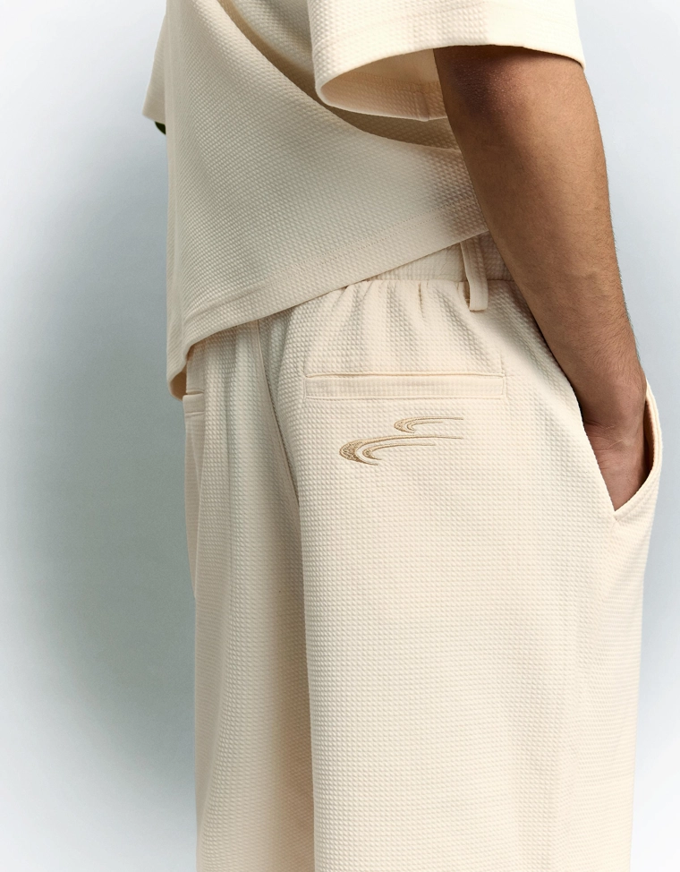 Шорты-бермуды с рифленой текстурой в скейтерском стиле