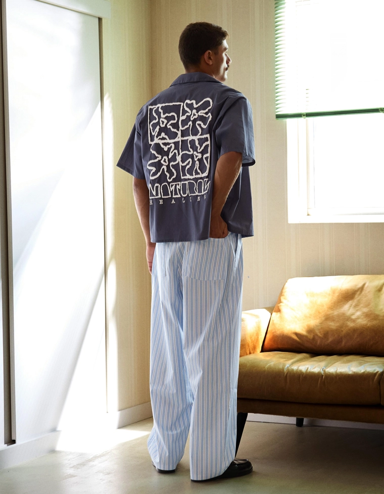 Объемные брюки свободного кроя в полоску