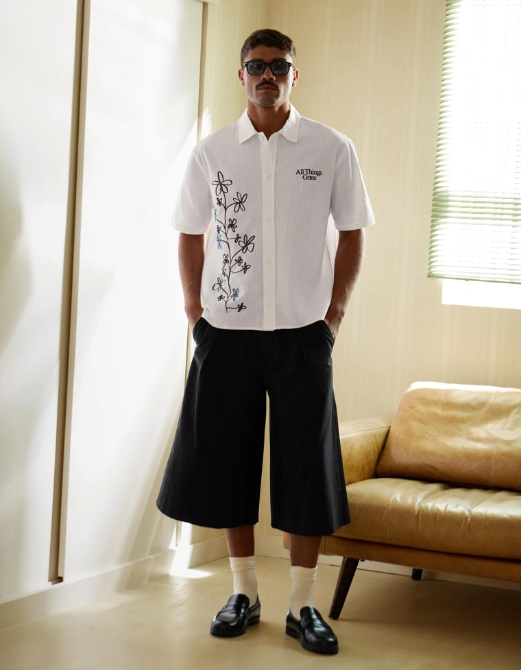 Рубашка объемного кроя с коротким рукавом и принтом