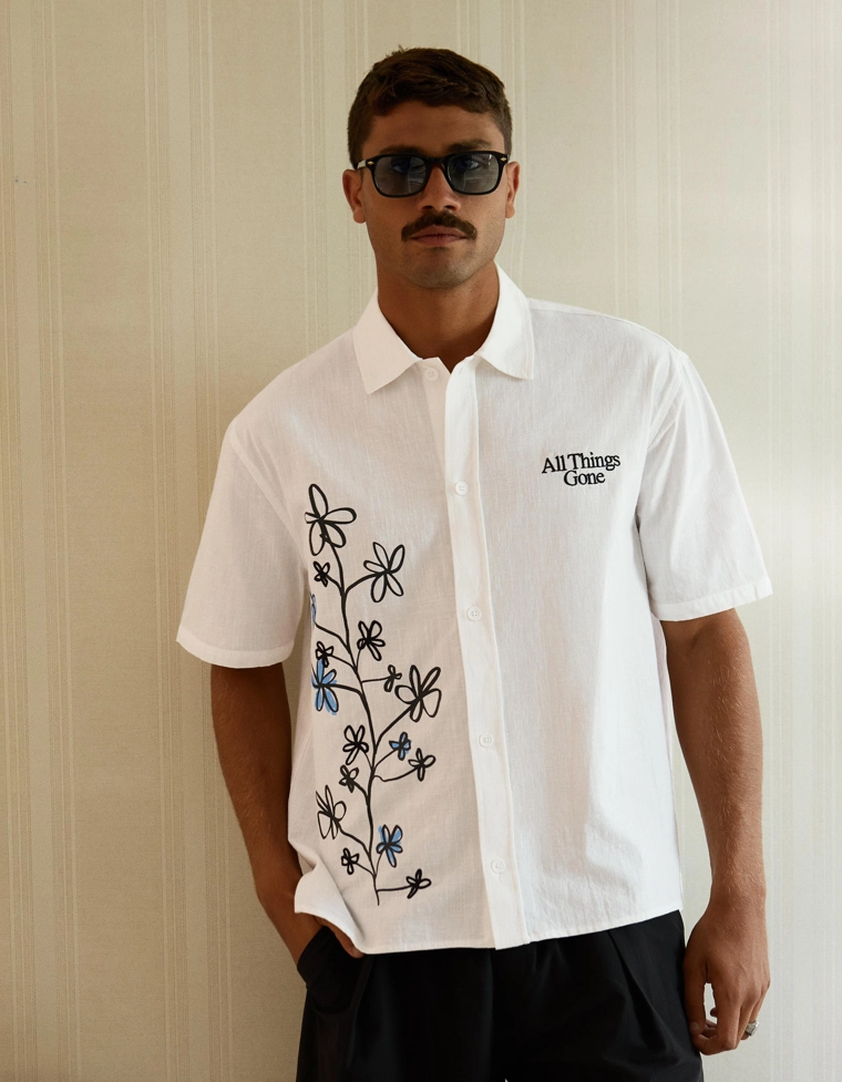 Рубашка объемного кроя с коротким рукавом и принтом