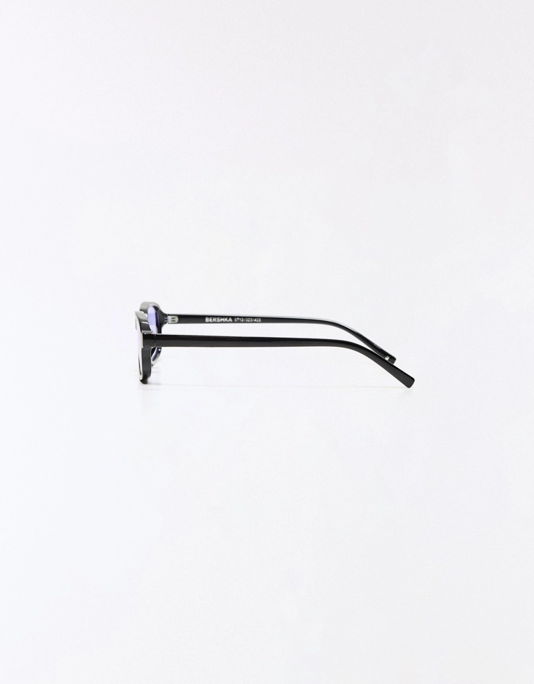 Солнечные очки с цветными линзами