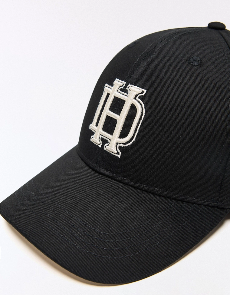 Кепка с вышивкой