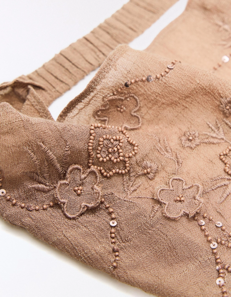 Бандана с вышивкой из меха