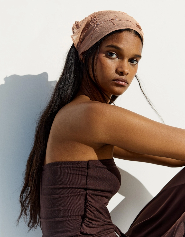 Бандана с вышивкой из меха