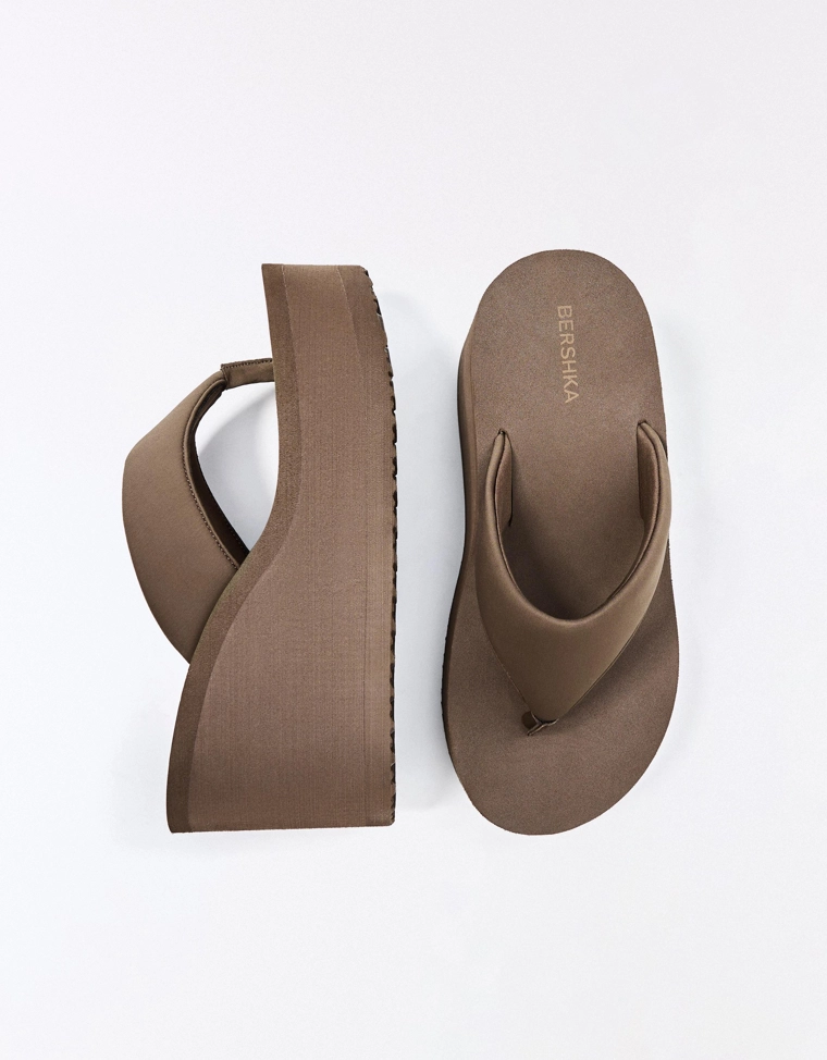 Сандалии на каблуке-стринги на платформе