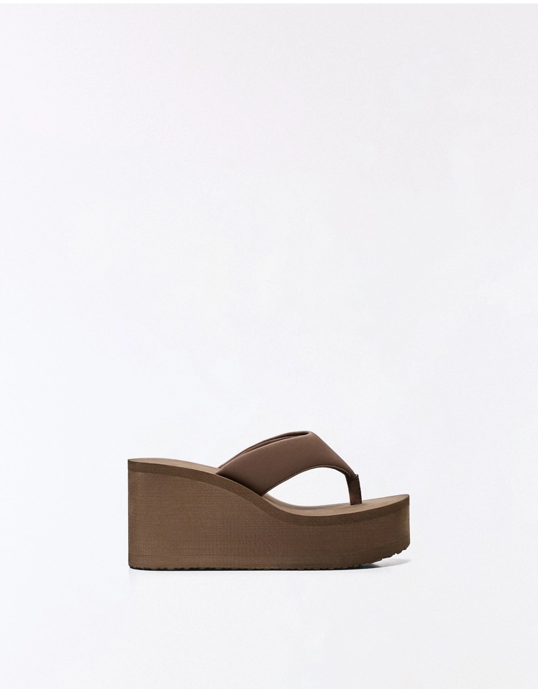 Сандалии на каблуке-стринги на платформе