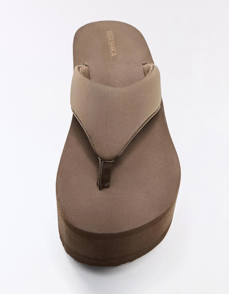 Сандалии на каблуке-стринги на платформе