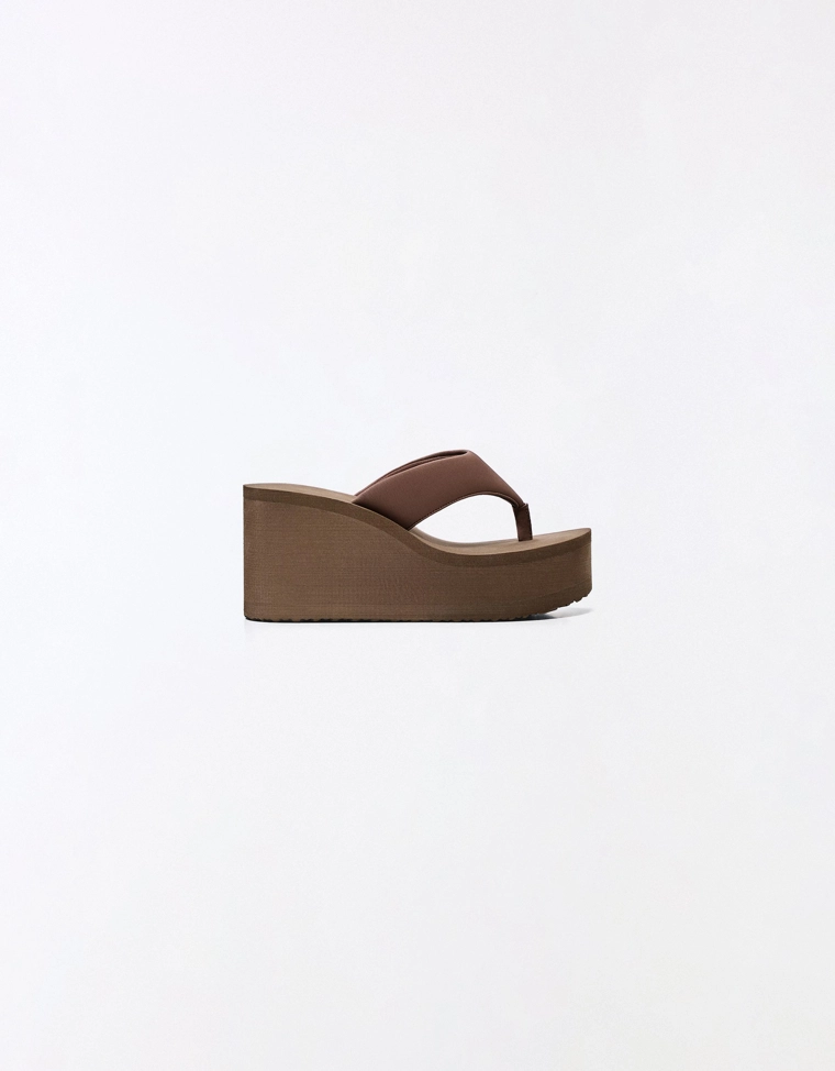 Сандалии на каблуке-стринги на платформе