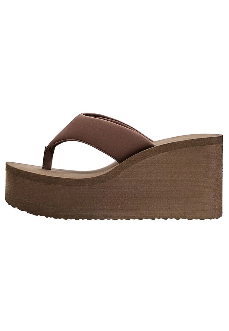 Сандалии на каблуке-стринги на платформе