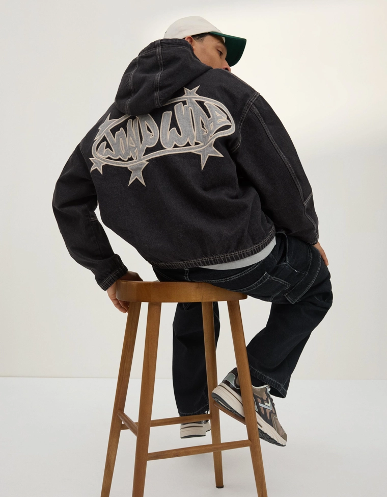 Джинсовая куртка с капюшоном