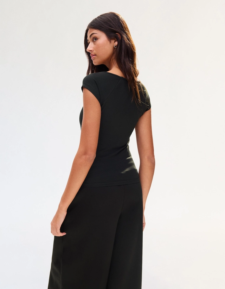 Футболка с короткими рукавами и сборками