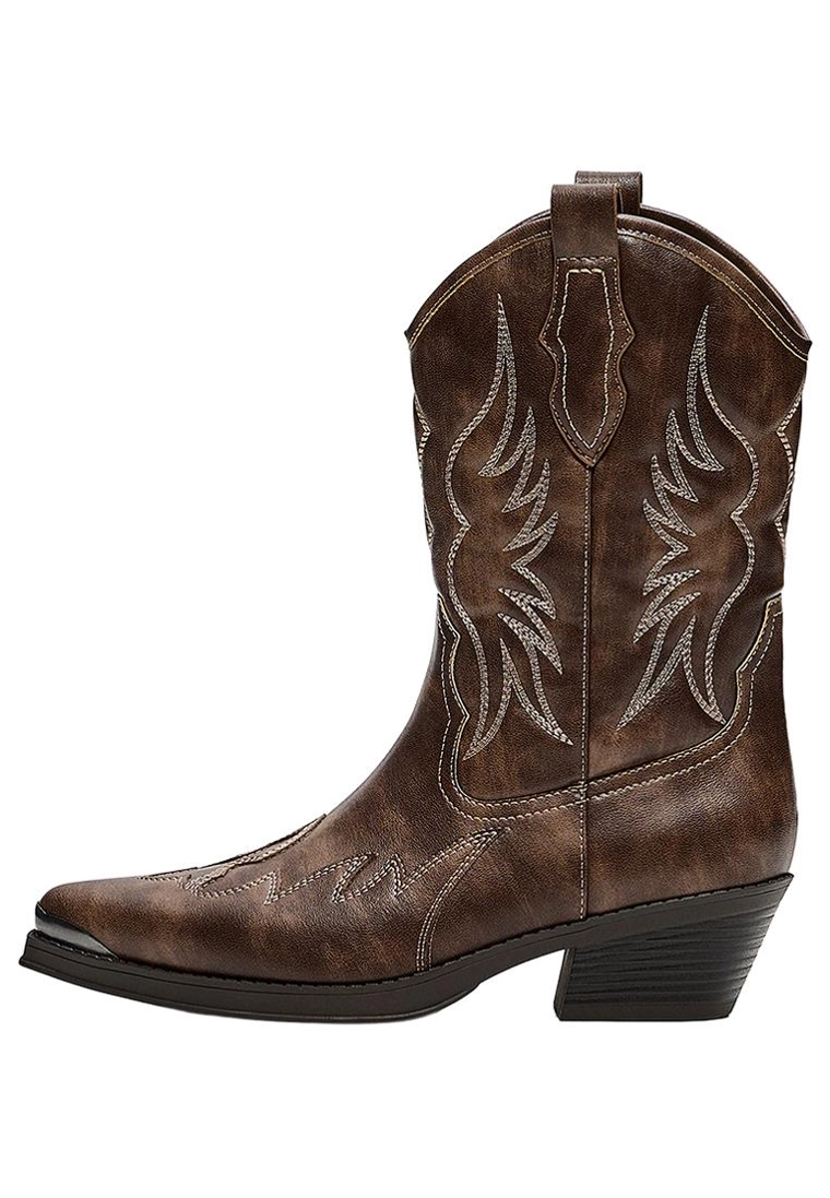 Ковбойские сапоги с декоративным носом