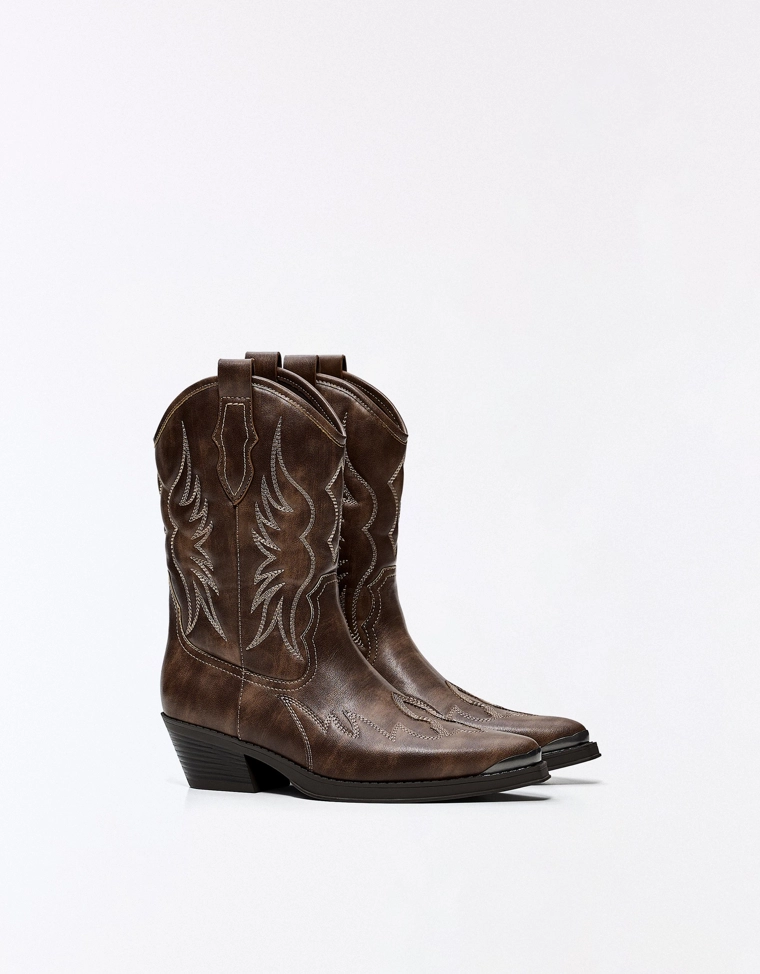 Ковбойские сапоги с декоративным носом