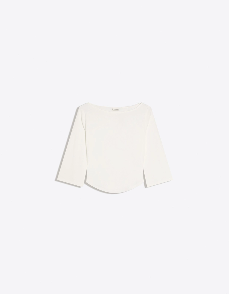 Футболка с вырезом «лодочка»