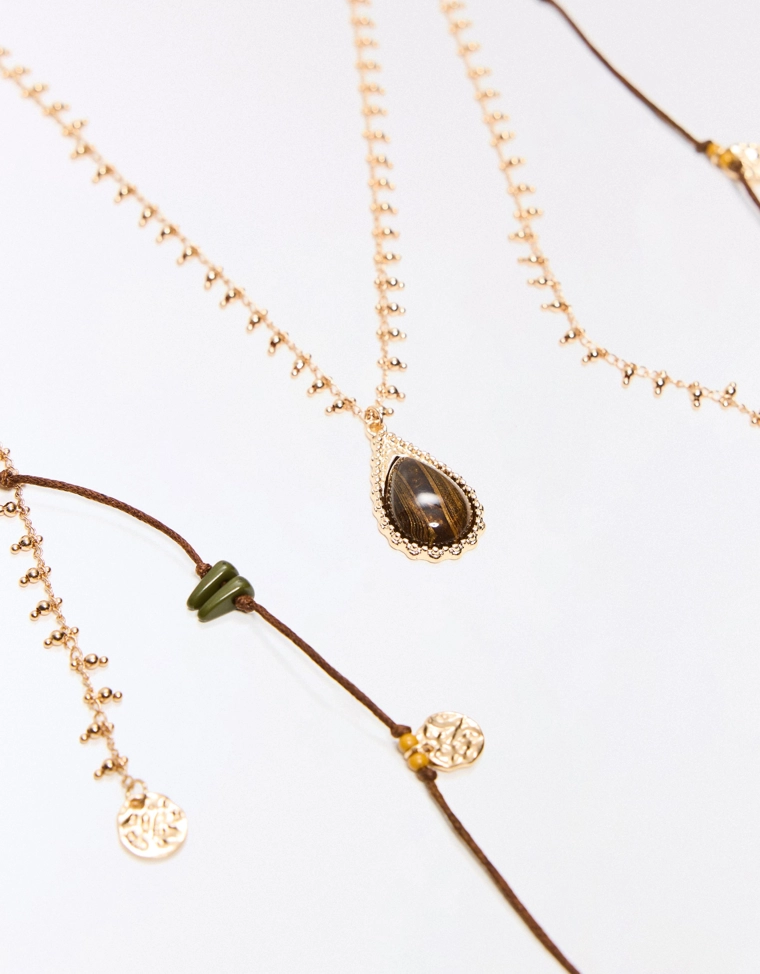 Очень длинное ожерелье с камнями