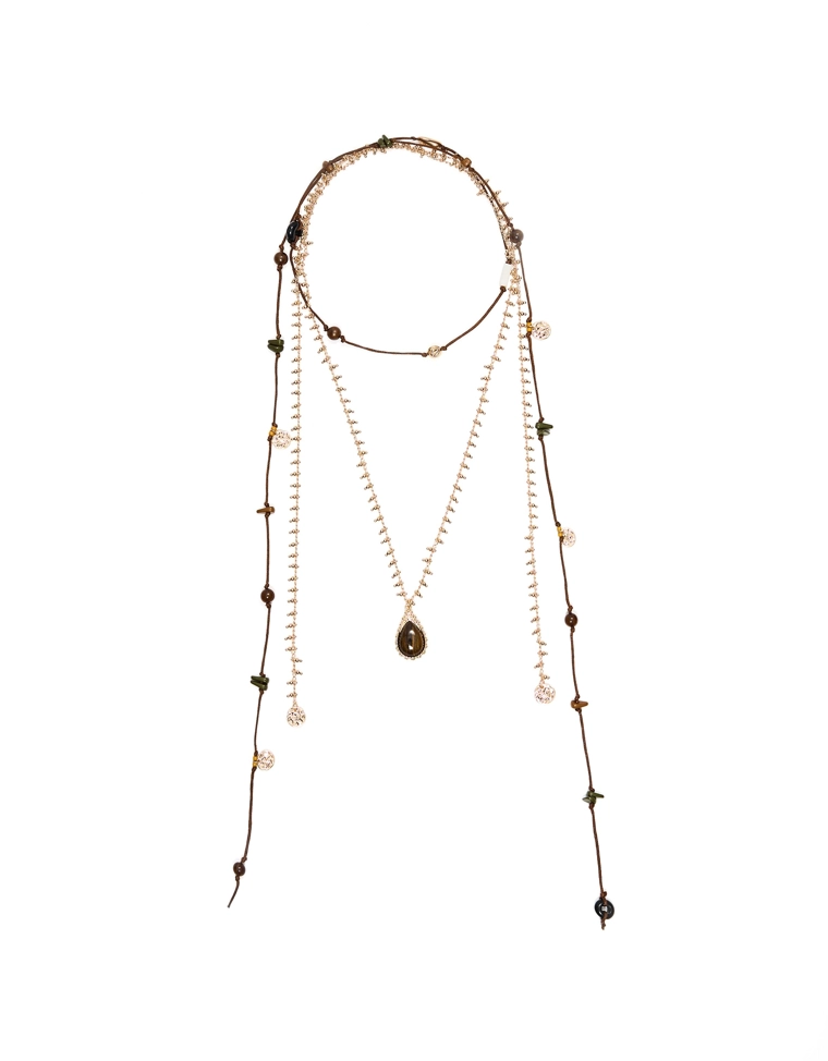 Очень длинное ожерелье с камнями