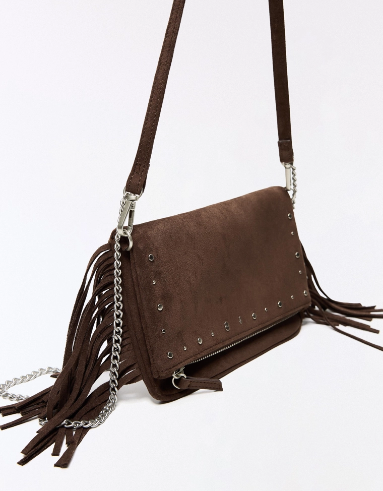 Сумка с бахромой и заклепками