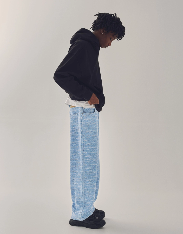 Джинсы очень свободного кроя с текстурным эффектом