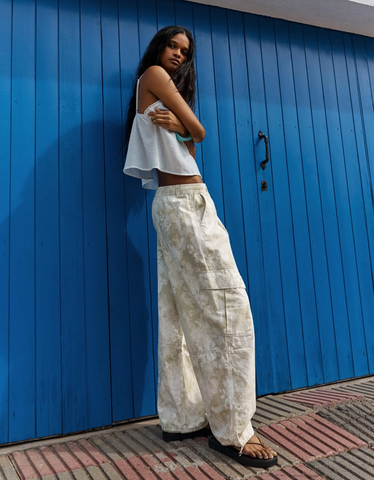 Брюки карго с принтом