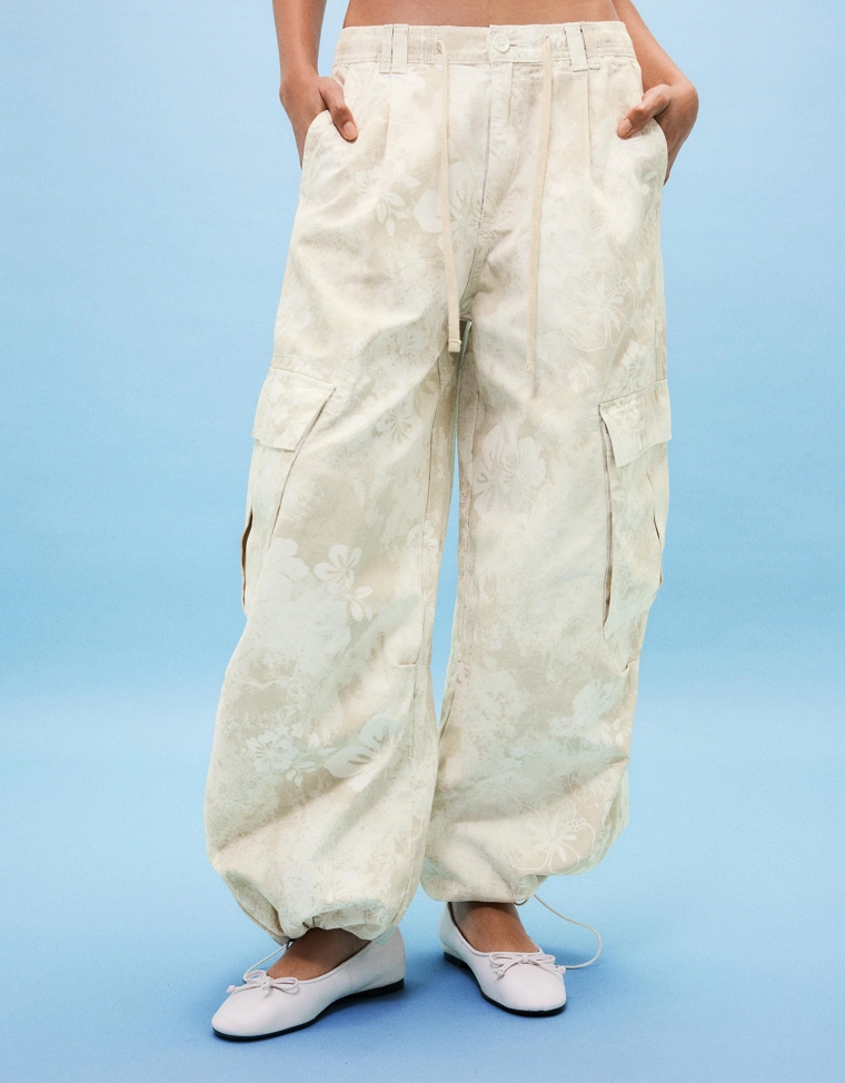 Брюки карго с принтом