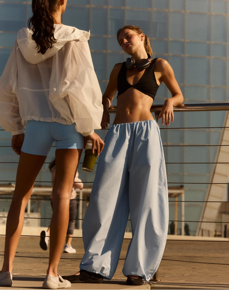 Брюки-парашюты из высокотехнологичного материала