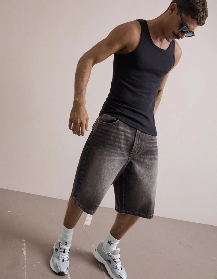 Джинсовые шорты с вышивкой