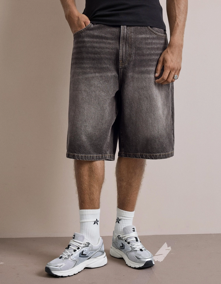 Джинсовые шорты с вышивкой