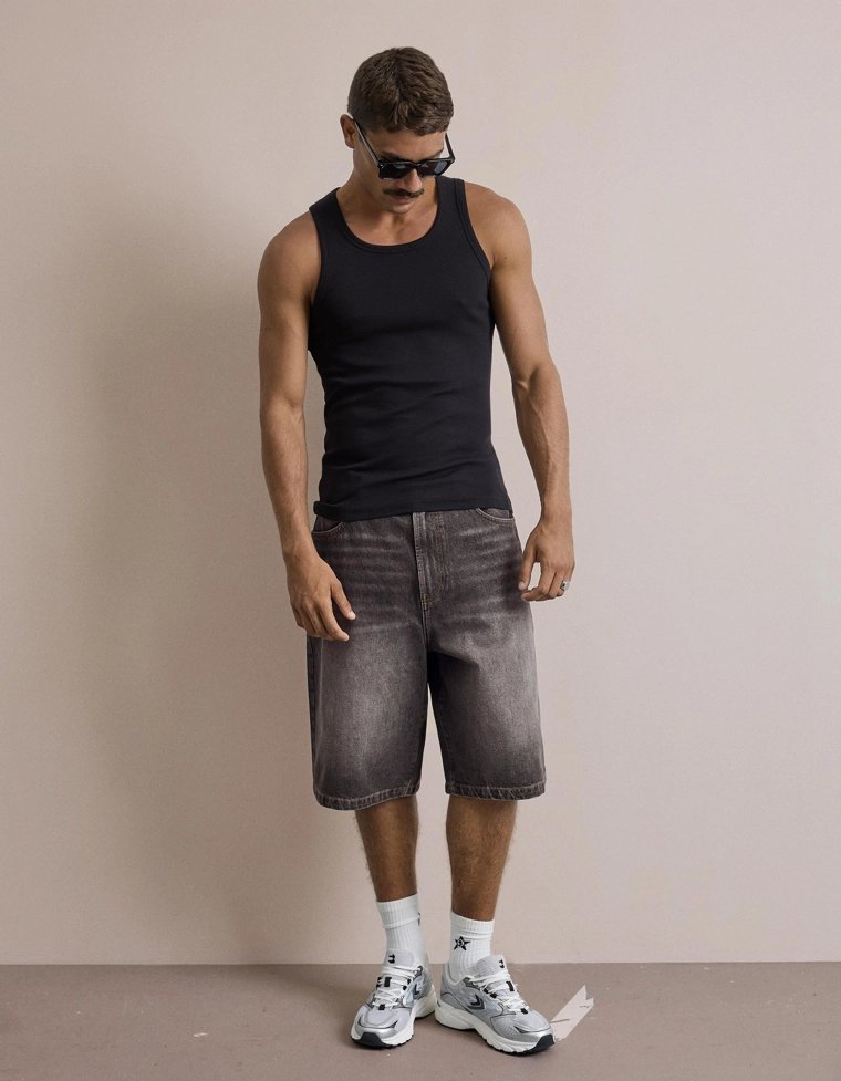 Джинсовые шорты с вышивкой