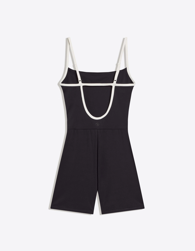 Короткий комбинезон с контрастными бретелями