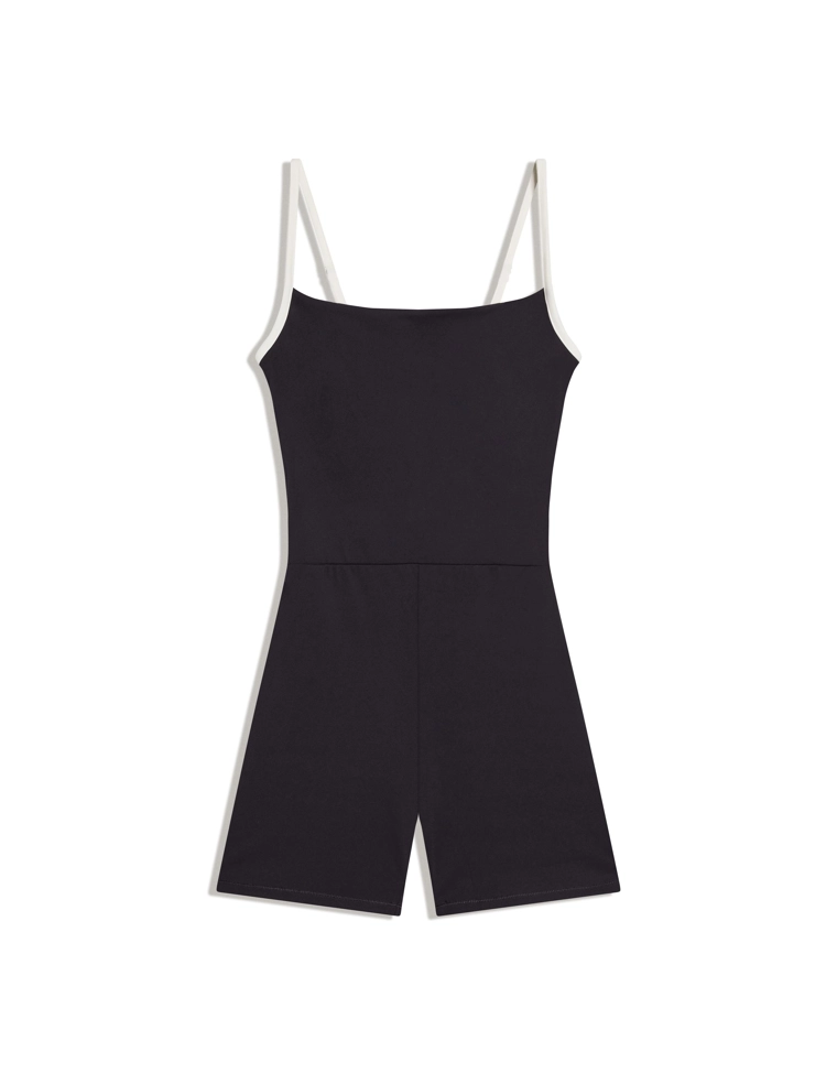 Короткий комбинезон с контрастными бретелями