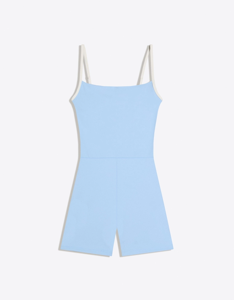 Короткий комбинезон с контрастными бретелями