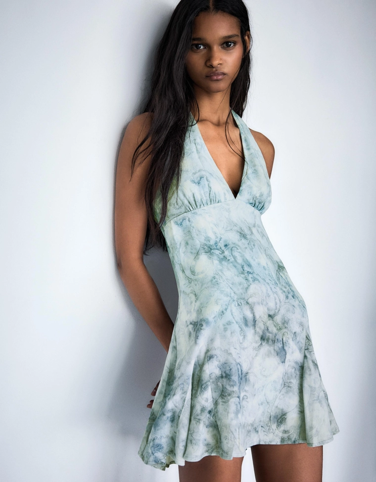 Мини-платье с горловиной халтер и принтом