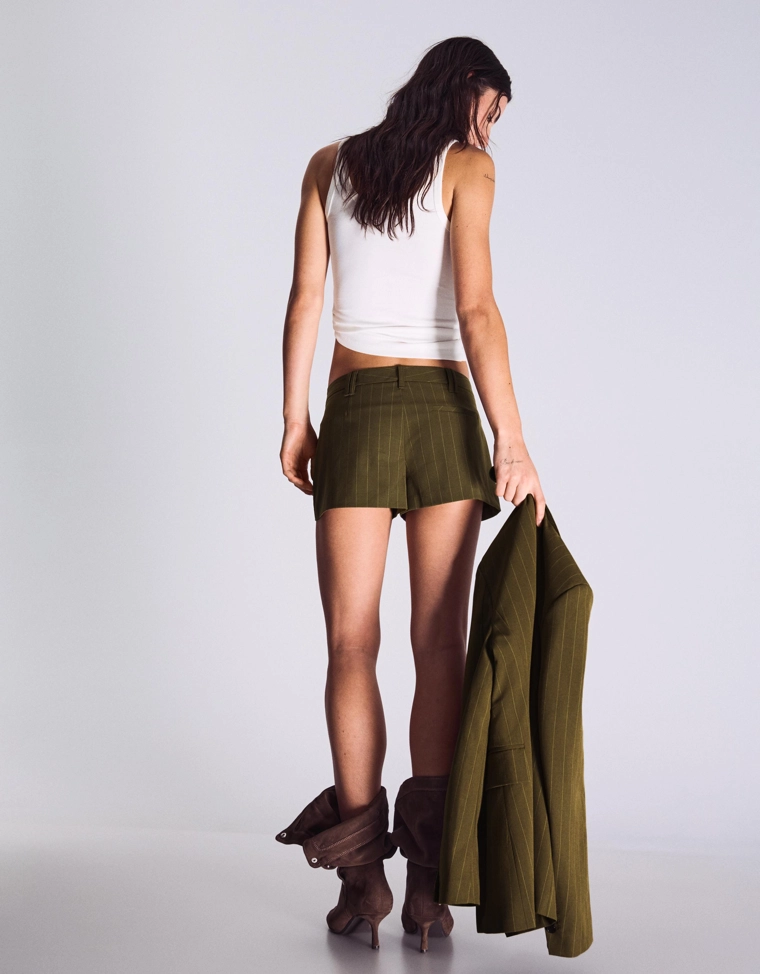 Мини-шорты со шлевками