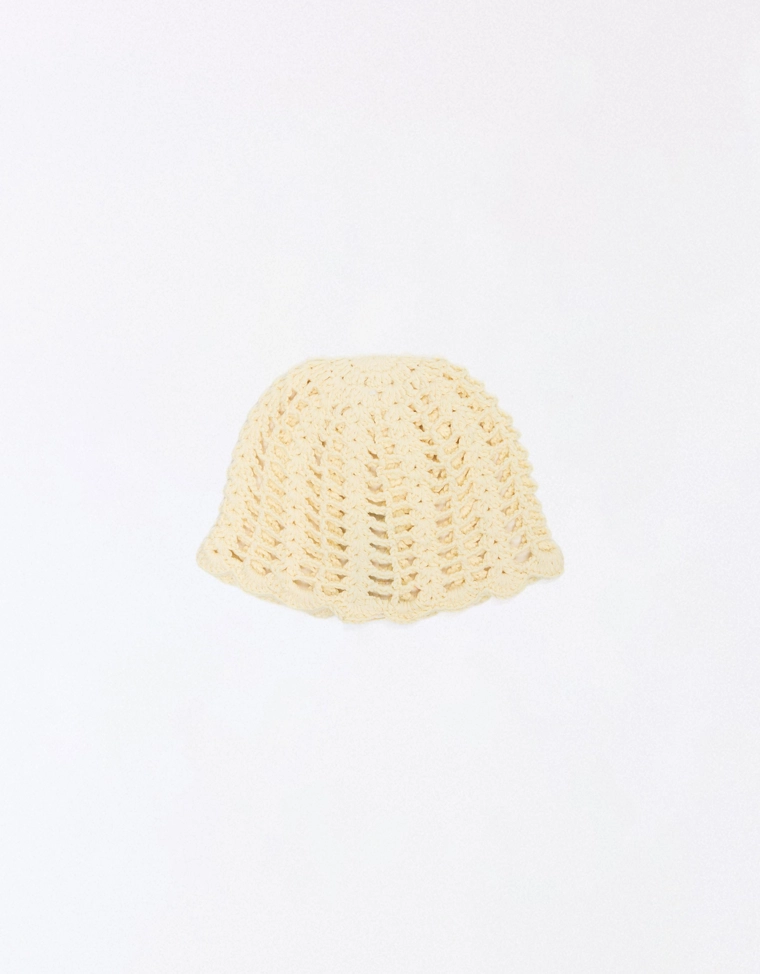 Вязаная шапка-каскетка