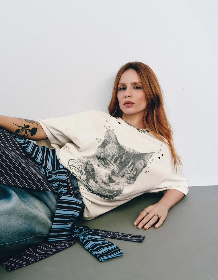 Футболка с принтом из коллекции carol biazin в стиле oversize