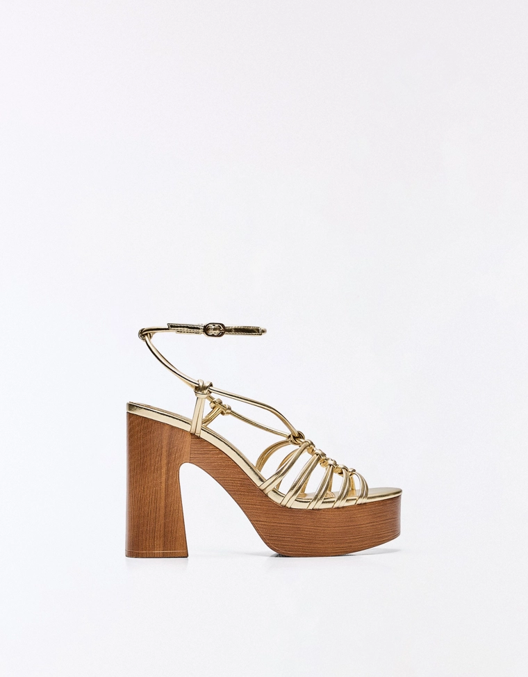 Сандалии на платформе