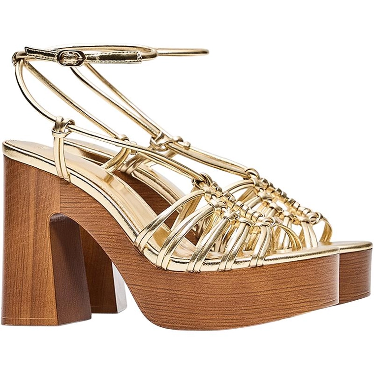 Сандалии на платформе