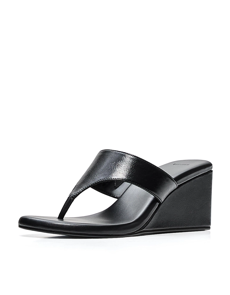 Сандалии на танкетке