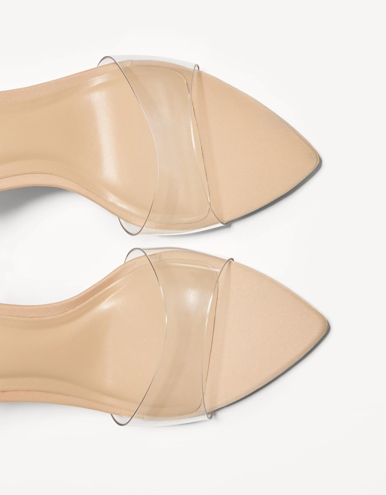 Босоножки из винила на каблуке