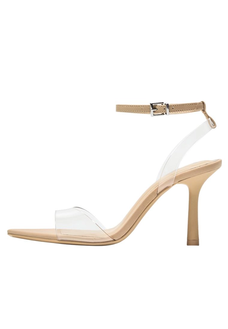 Босоножки из винила на каблуке