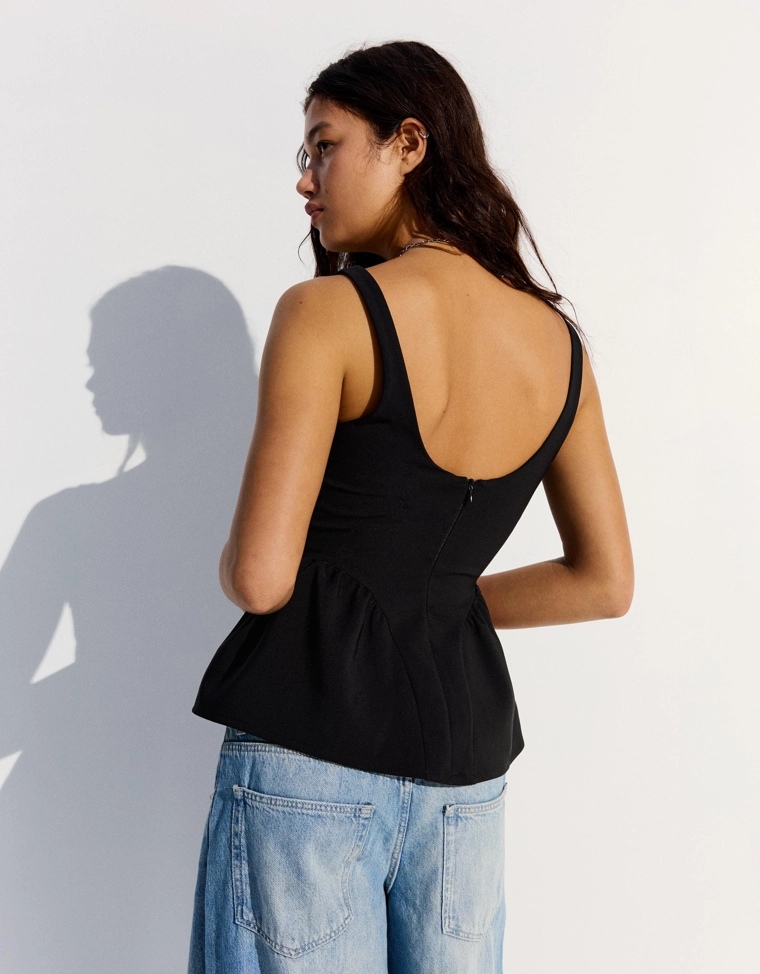 Топ на бретелях с баской