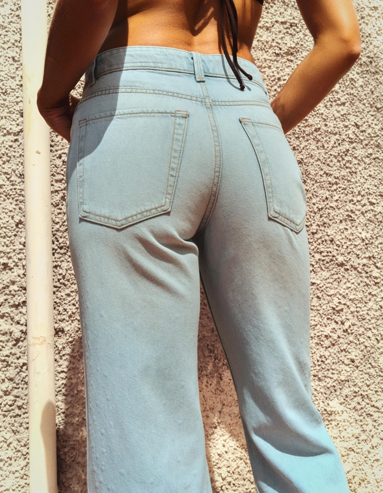 Джинсы прямого кроя со стразами и высокой посадкой