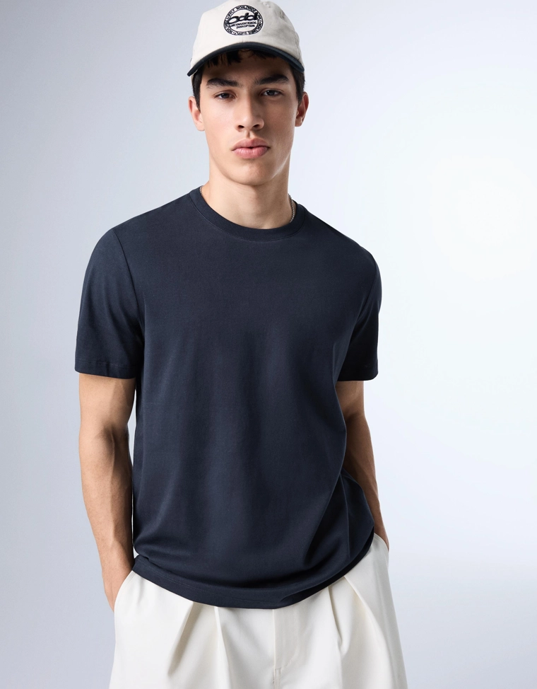 Футболка классического кроя