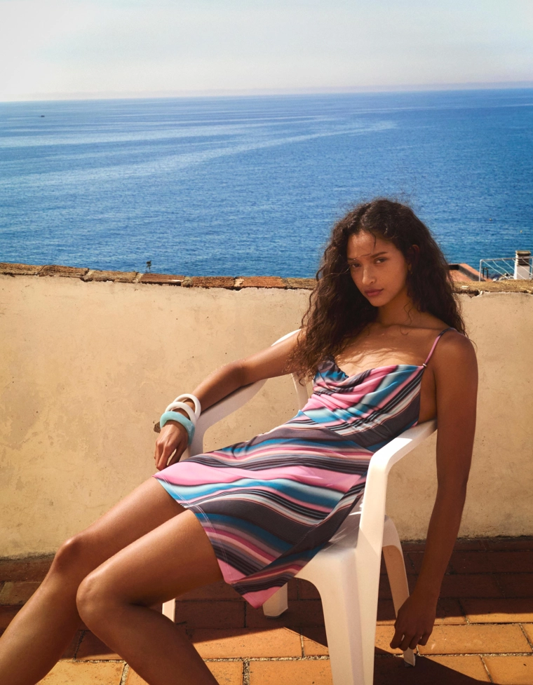 Платье мини с горловиной халтер