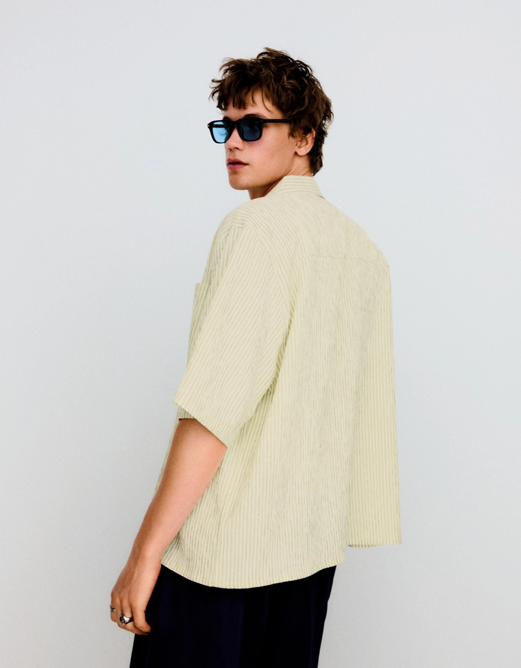 Рубашка свободного кроя в полоску с короткими рукавами