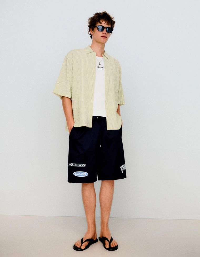 Рубашка свободного кроя в полоску с короткими рукавами