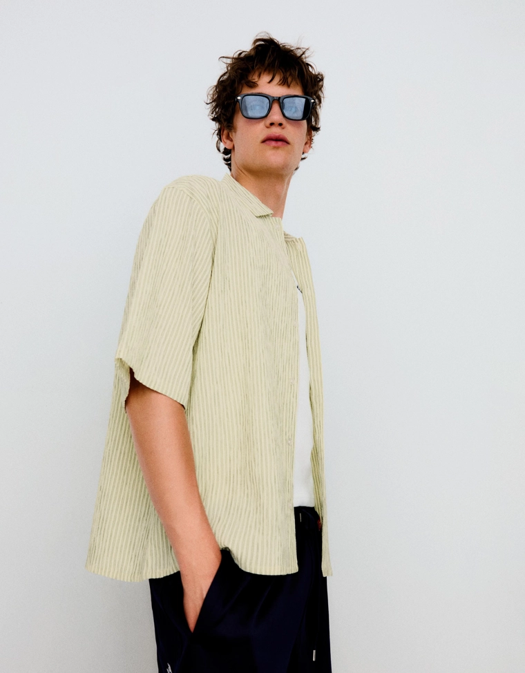 Рубашка свободного кроя в полоску с короткими рукавами