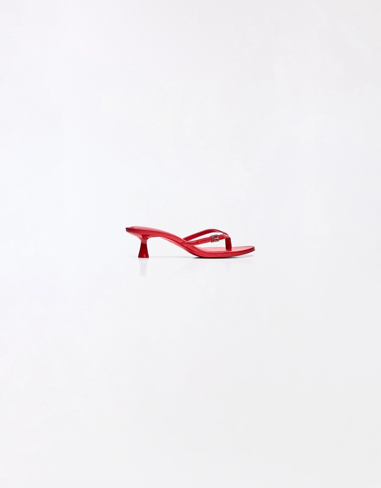 Босоножки на каблуке с пряжкой